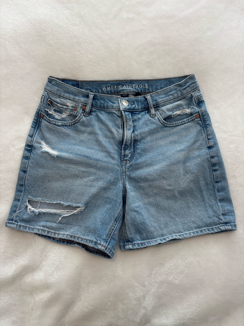 Women’s American Eagle Outfitters Strigid Relaxed blue denim shorts size 4